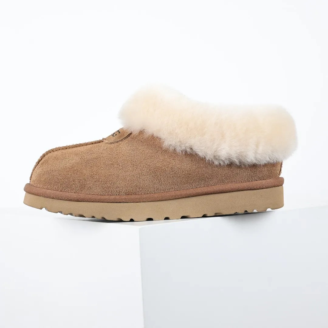 Pick up locally 💰520 Core recommendation with good price It is a very suitable choice for home use. In recent years, uug has launched a series of styles, which are partially geared towards the preferences of young consumers and have also moved to the forefront of fashion trends. Shoe body material: water-repellent coated suede upper, 17 mm UGGPURE™ implantable wool insole, lightweight non-slip and comfortable rubber outsole, with brand LOGO and trademark, with full packaging Size: 35 36 37 38 39 40